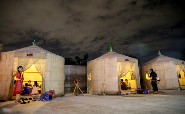 探访越南的三国演义主题餐厅 服务员穿的都是