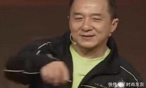 买衣服被导购侮辱怎么办成龙带着成家班再次去