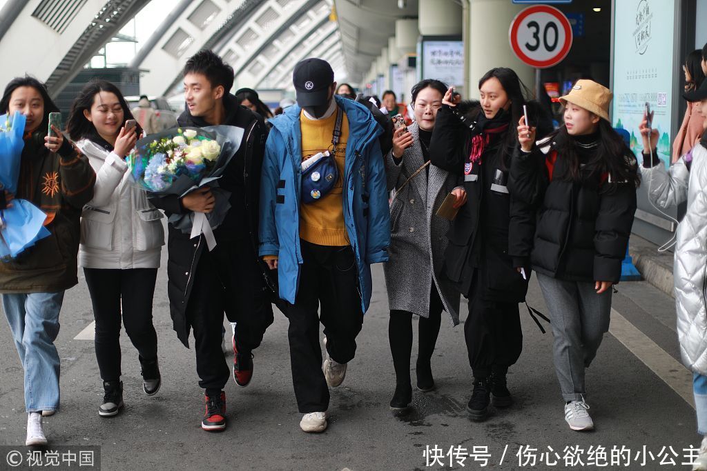 明日之子人气选手大集结 获大批粉丝接机人气