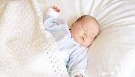新生儿睡觉打颤是怎么回事