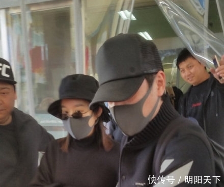 赵丽颖产后出院,baby出院,杨幂出院,谁更真实一