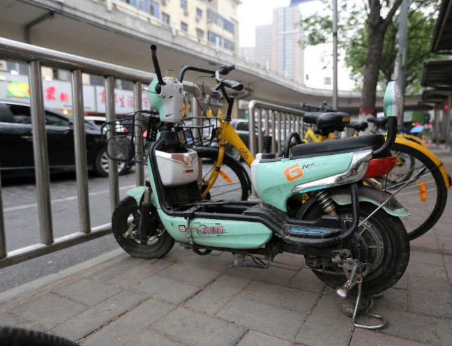 小偷太猖狂:郑州一崭新电动车被偷只剩壳和轮胎