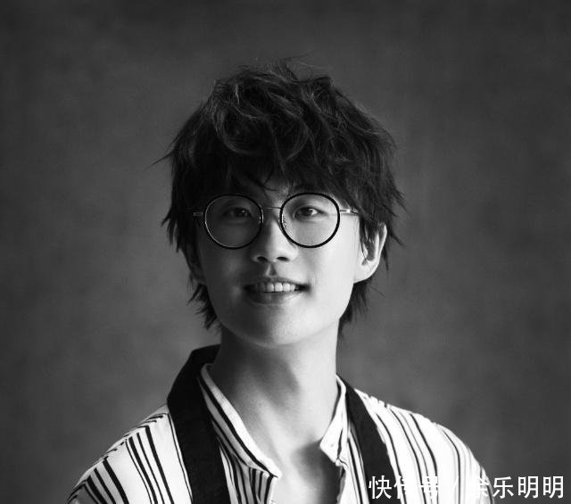 骂人不带脏字,他的一首歌骂了半个娱乐圈,敢说敢唱就服许嵩