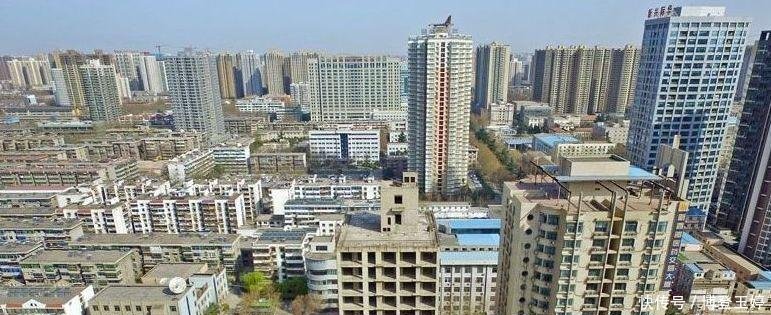 中国南方某一座城市, 房价在全国是倒数的, 百姓