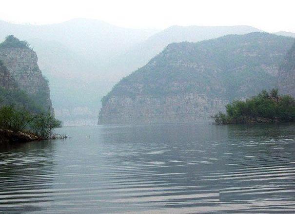 于畛河,青河入黄河口形成两个库区内最大的连体湖——黄河新安万山湖