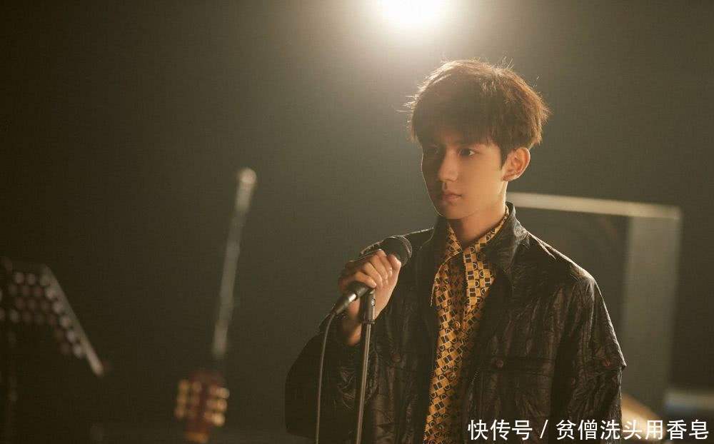 我是唱作人:王源在舞台上唱哭引观众不满!好友