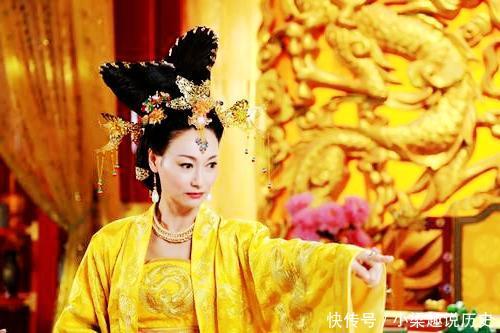 历史:卖大饼的文盲想要当官,对武则天说了这10个字,立即被封官