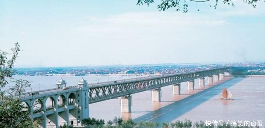 中国又一逆天工程!长江上空200米现千米天梯,