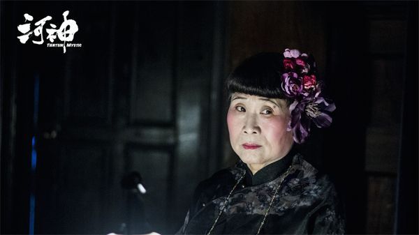 她参演两部电影票房破80亿，儿子为照顾她曾推掉《武林外传》