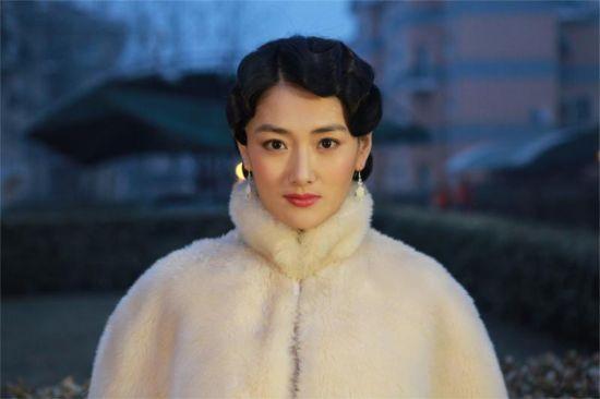 系列美女如云,配角如今戏约不断,两大女主却难