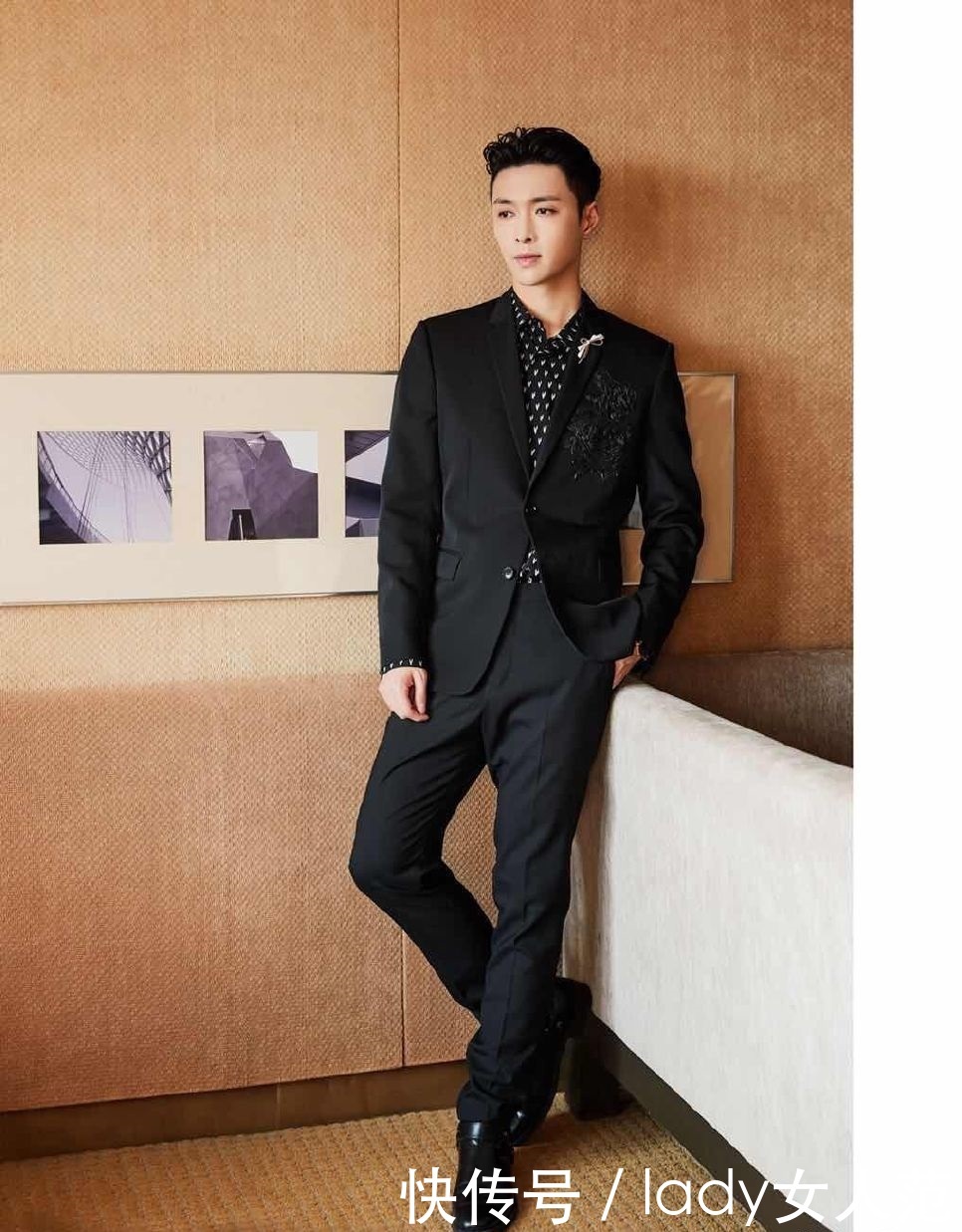 看了张艺兴的美瞳,浑身都起鸡皮疙瘩,像一对假