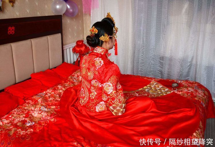 婚后老公一直和我分房睡，我受不了要离婚，婆婆一指床垫我懵了