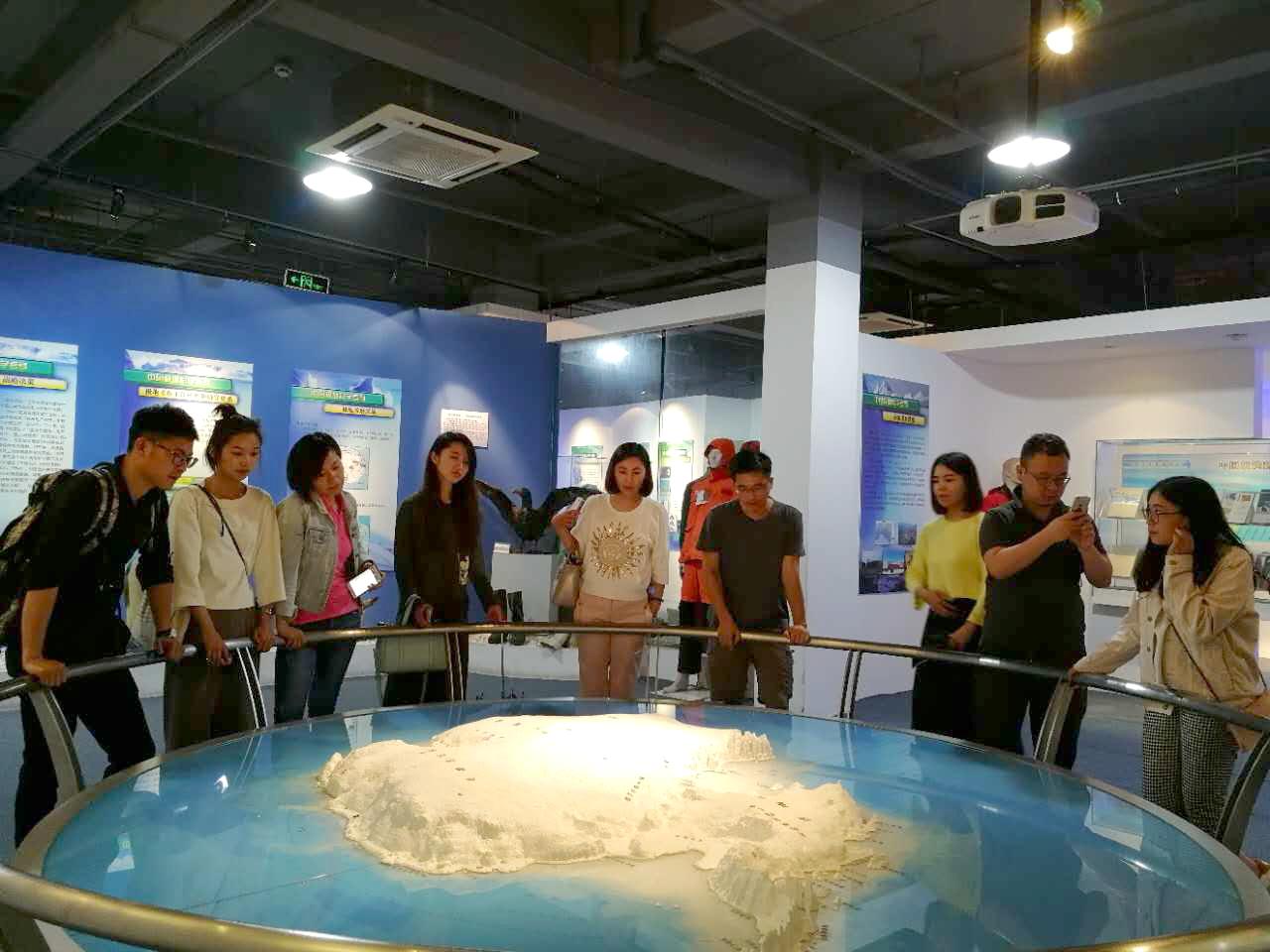 老虎游应邀参观中国极地研究中心
