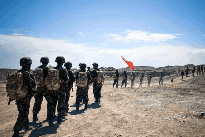 中国兵城也是一座秘密城, 由军人设计建造, 遍