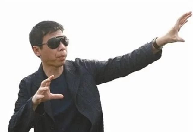老梁剑指冯小刚,什么大导演,就是臭流氓,观众不