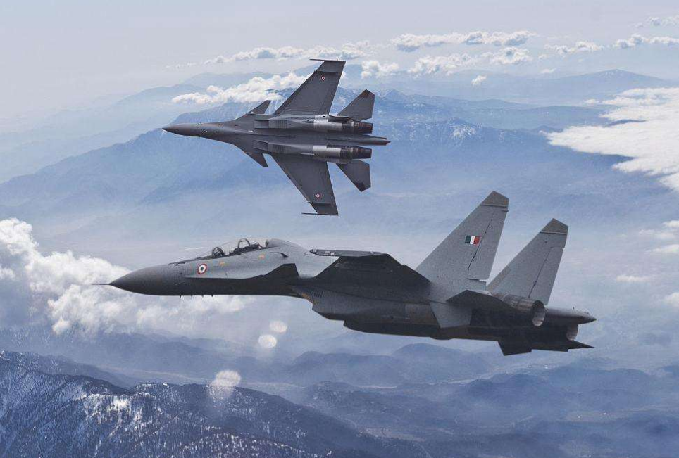 大战一触即发,印巴边境突现16座军营,印度战机