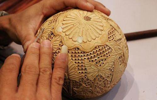 传承千年的天南贡品,椰壳上的时光雕刻,画风