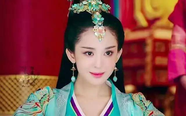 女人不是真的爱一个男人,她们这有这几种招牌动作!