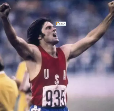 她20岁生娃,4年狂赚60亿,是史上最年轻白手起