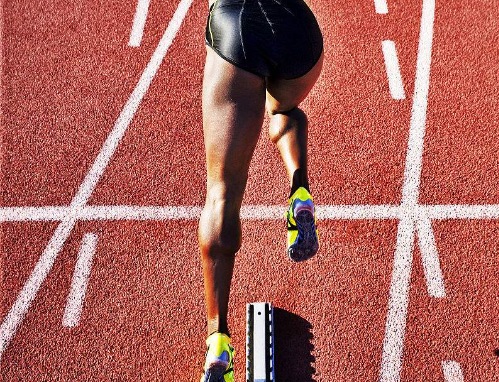 蹲踞式起跑的动作要领,百米的起跑姿势