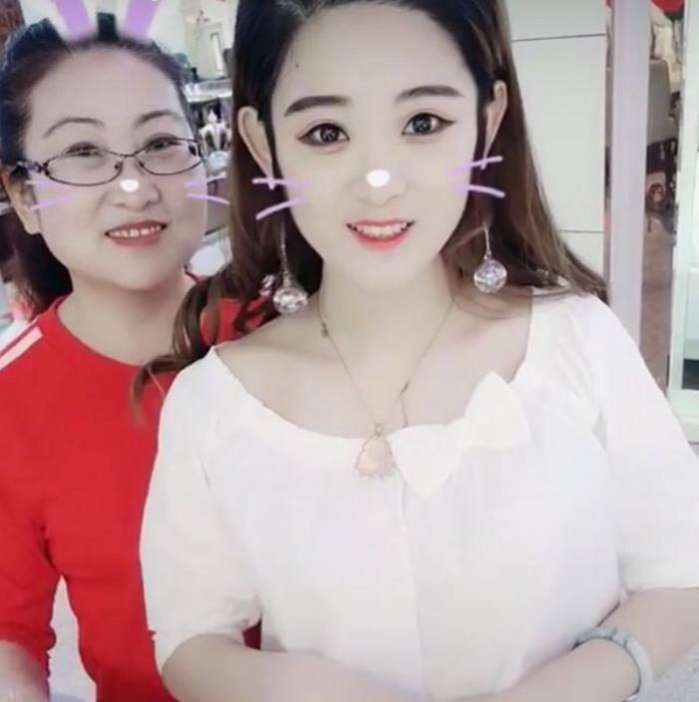 美女朋友圈晒自拍，竟被误会是赵丽颖，第一眼看还真会认错啊！