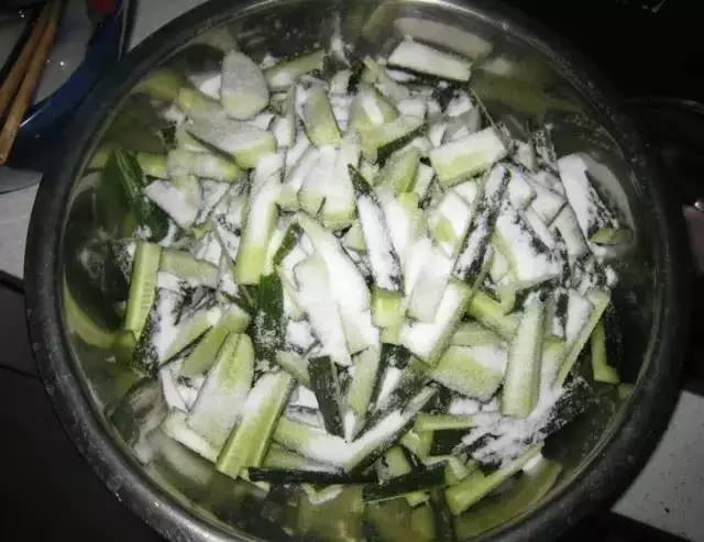 炎炎夏日，这样腌黄瓜，给肉都不换!!!