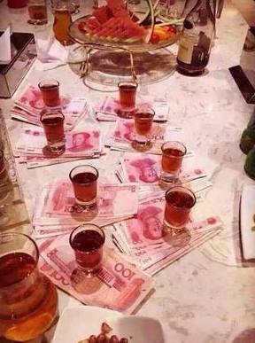 女大学生兼职做翻译,却被老外灌醉带入酒店!第