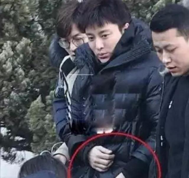 李小璐怀二胎孩子是pgone的吗 贾乃亮摘下婚戒