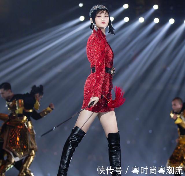 超级女生终于变性感了,皮衣模特搭配过膝靴又极品美女内衣秀红色性感亚洲图片