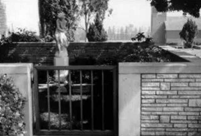 于凤至活了93岁,死后改名刻于墓碑之上,张学良