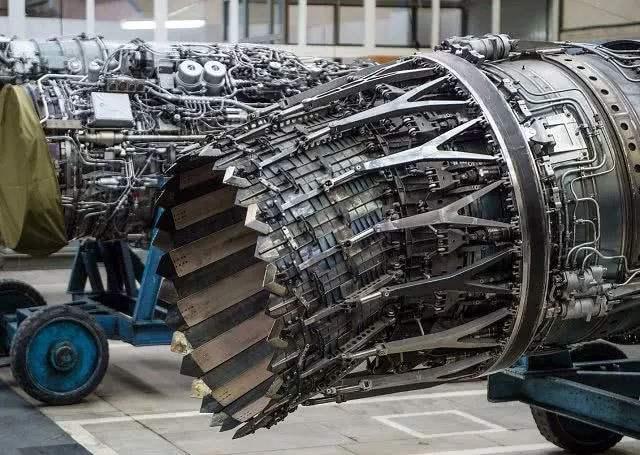 中国歼-20马上要装矢量推力发动机?没矢量战力