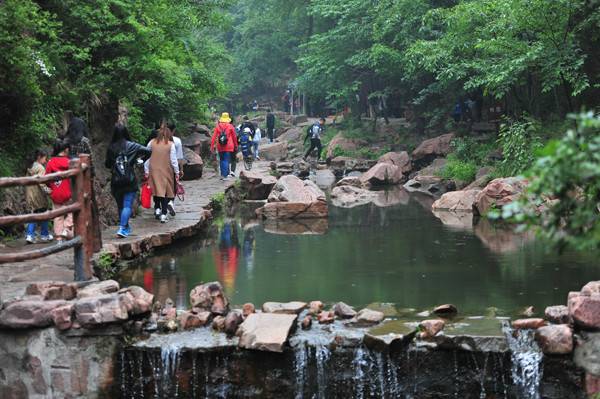 中华网河南自驾团走进新密伏羲山 开启美景美食之旅