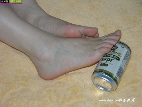 有14岁女孩脚的图片吗?可以发几张吗???_360问答