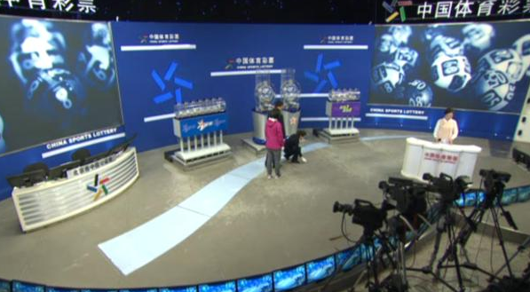 主持人慌了 大乐透开奖现场遭遇突发状况 开奖