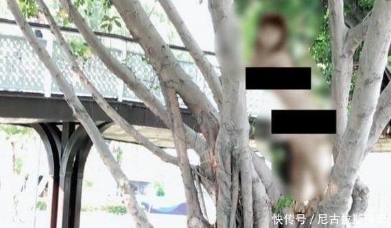 妈妈放任7岁女儿在公园赤裸玩耍无动于衷，网友怒骂：不知羞耻！