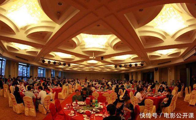 结婚当天婆婆大哭,我过去就是一巴掌,婚宴上所有人都说我打得好