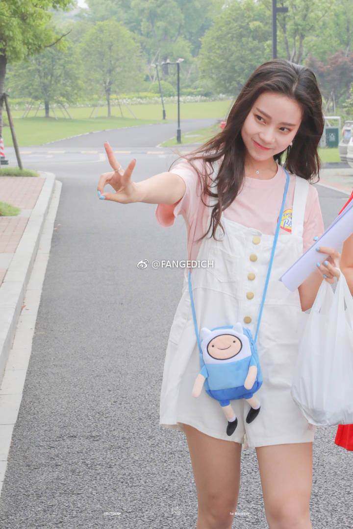 创造101 张紫宁 导师:综合实力非常的不错 网友:原来她姓张