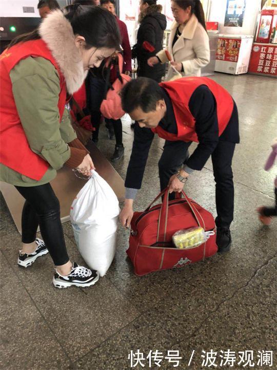 新乡市向阳小学温暖春运帮扶志愿者活动