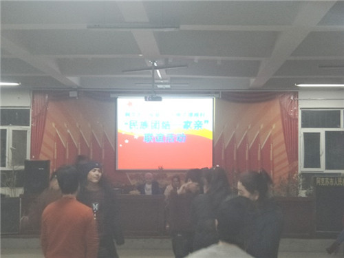 阿克苏市人民检察院下沉干部与结亲户开展民