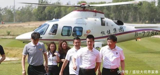 百亿富豪束昱辉的奢华生活直升机、红地毯、保