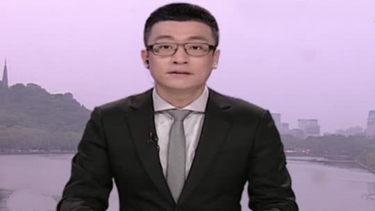 1818黄金眼 换过四次防爆胎 这回车毂有裂缝