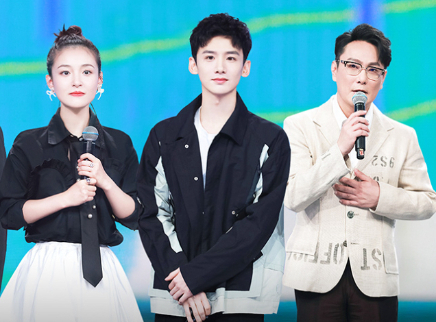 白敬亭捧脸杀收割少女心！