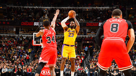 NBA流言收割机 詹姆斯再斩三双，湖人118-112客场战胜公牛