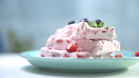 草莓冰淇淋草莓雪山杯