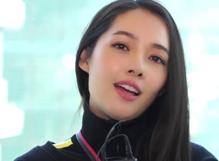 我们的街拍时刻 看郭碧婷展露更多面