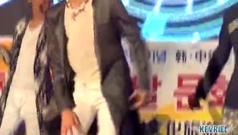 IU kiss&cry 好欺负吗 仁川中韩建交20周年演唱会 主Kevin 饭拍版 12/04/28-U-Kiss (UKiss)