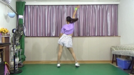 蓝莓思洁广场舞 背面演示《躁动的心狂野的唱》流行64步 附教学