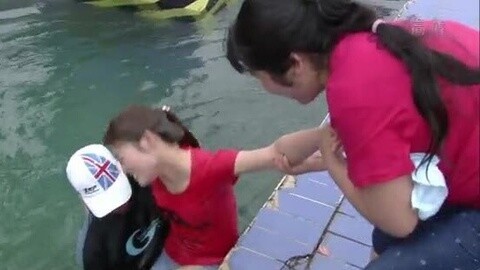 男生女生向前冲 母女齐心闯关