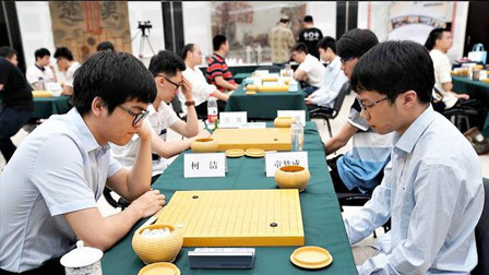 围甲网络热身赛小组赛：清华学子柯洁完胜童梦成
