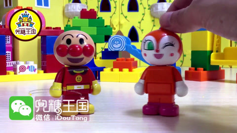 积木拼装视频 面包超人积木建房子